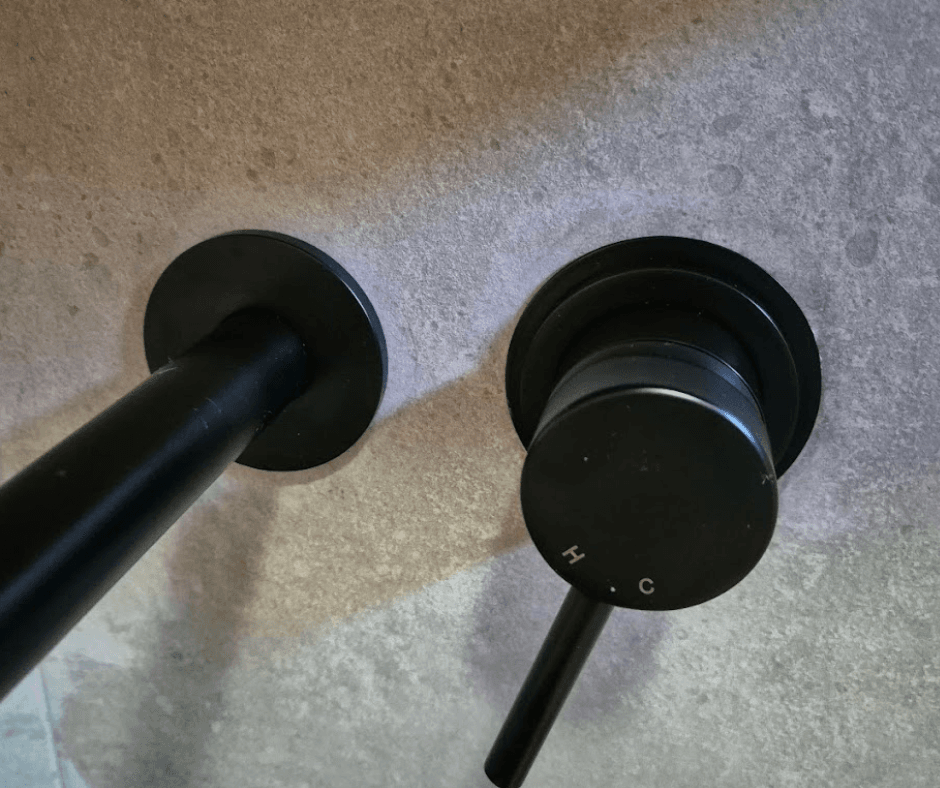 Douchebedieningspanelen en inbouw douchesets afdekplaat