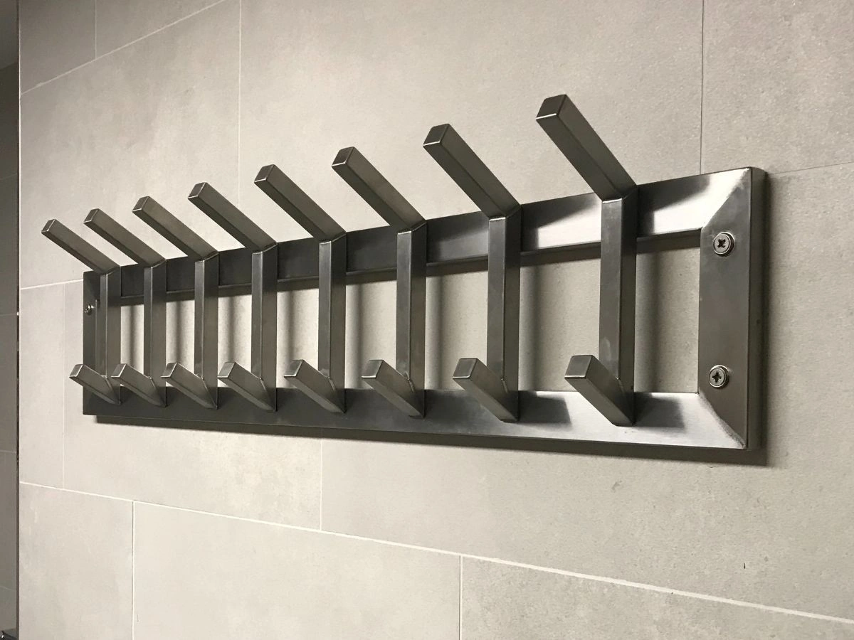 RVS Kapstok Design - 1 meter met 8 complete RVS haken