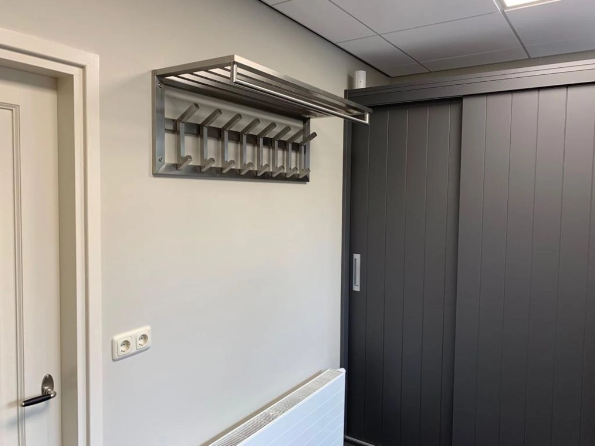 RVS Kapstok met hoedenplank en garderobestang (2)