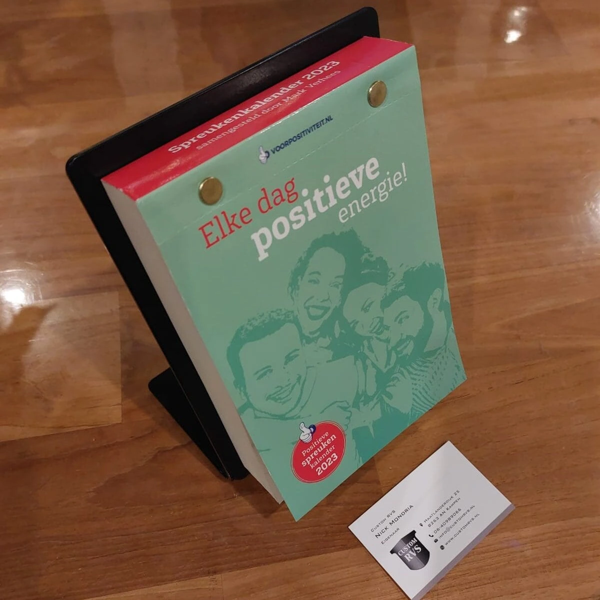 Scheurkalender standaard zwart - Elke dag positieve energie